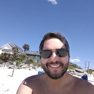 Meet your Posher, Carlos